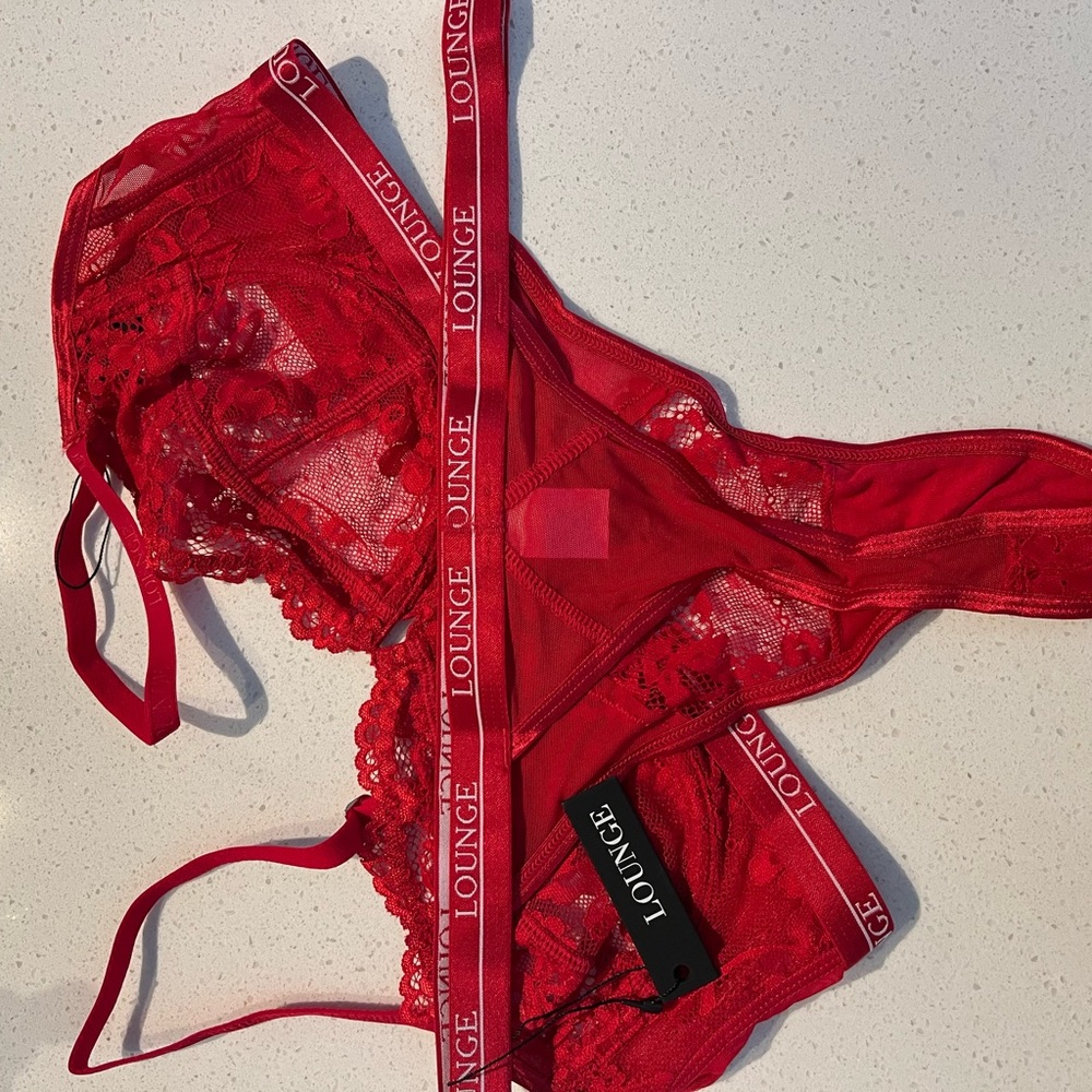 NWT Lounge Vogue Balcony Set
❤️💘🌹 - Picture 12 of 14